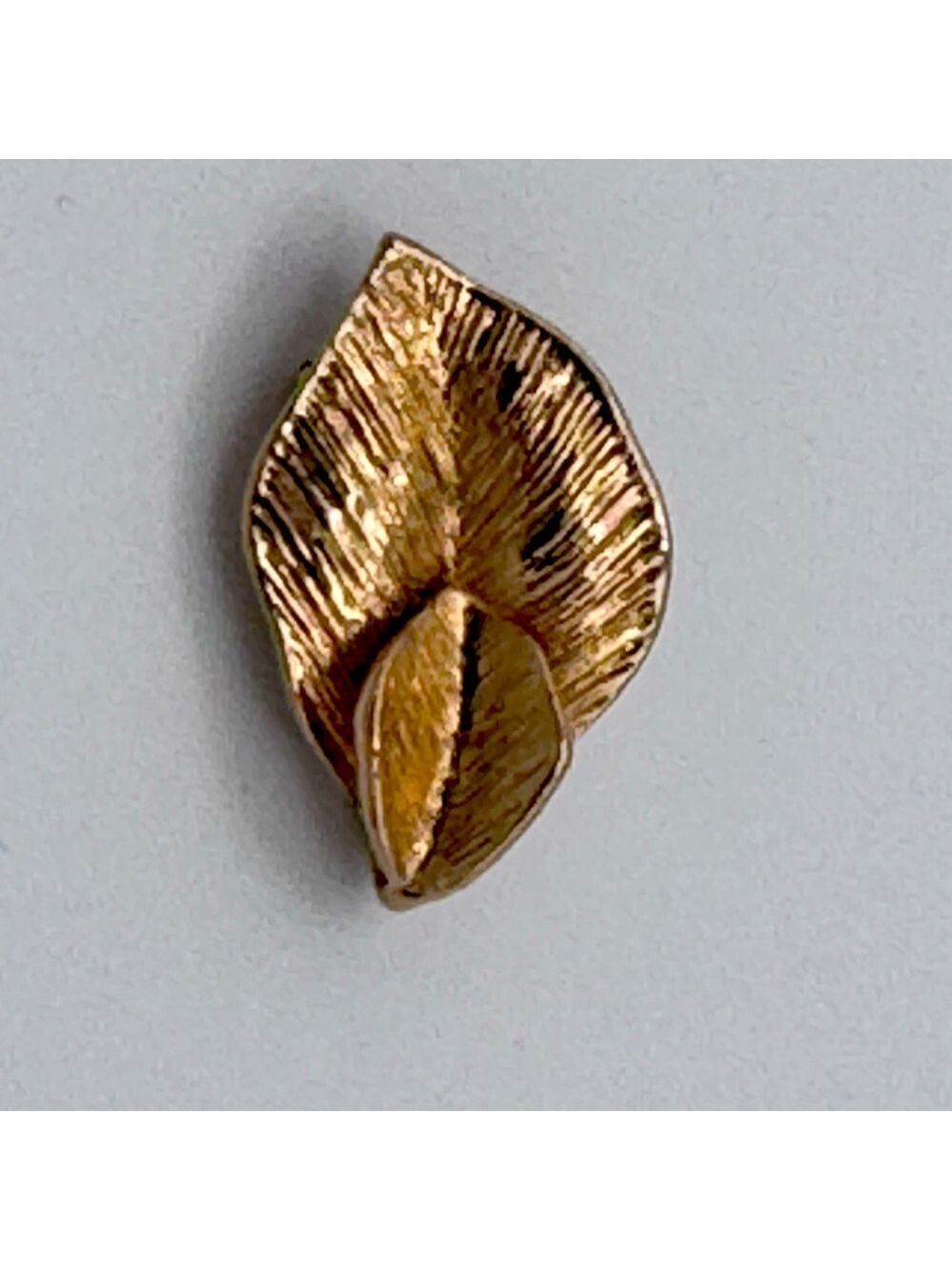 Vintage Gold-Tone Leaf Brooch – Amway Award Jewelry